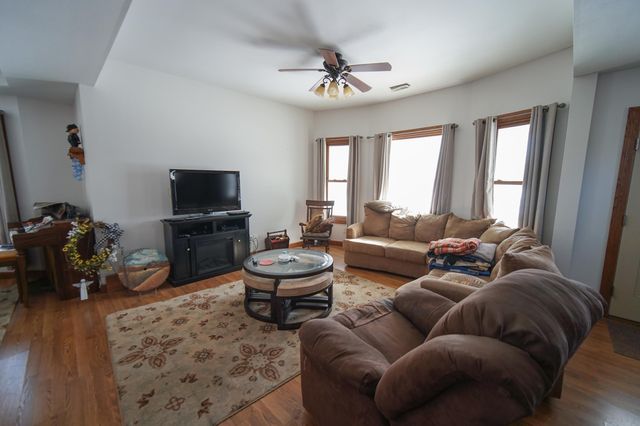 515 2nd Ave Avenue, Ackley, IA 50601