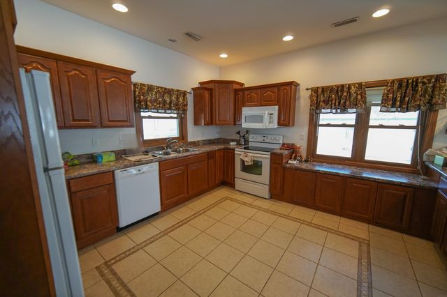 515 2nd Ave Avenue, Ackley, IA 50601