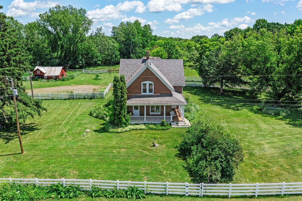 124 Red Oak Road, Braham, MN 55006
