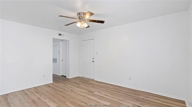 2712 Evergreen Circle, Bryan, TX 77801
