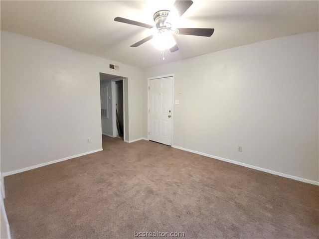 2712 Evergreen Circle, Bryan, TX 77801