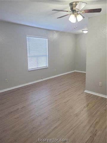 2712 Evergreen Circle, Bryan, TX 77801