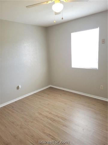 2712 Evergreen Circle, Bryan, TX 77801