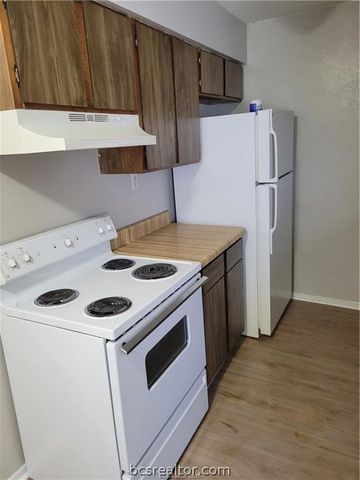 2712 Evergreen Circle, Bryan, TX 77801