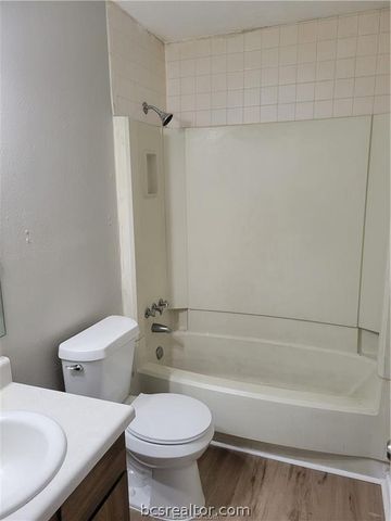 2712 Evergreen Circle, Bryan, TX 77801