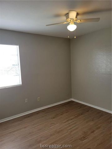 2712 Evergreen Circle, Bryan, TX 77801