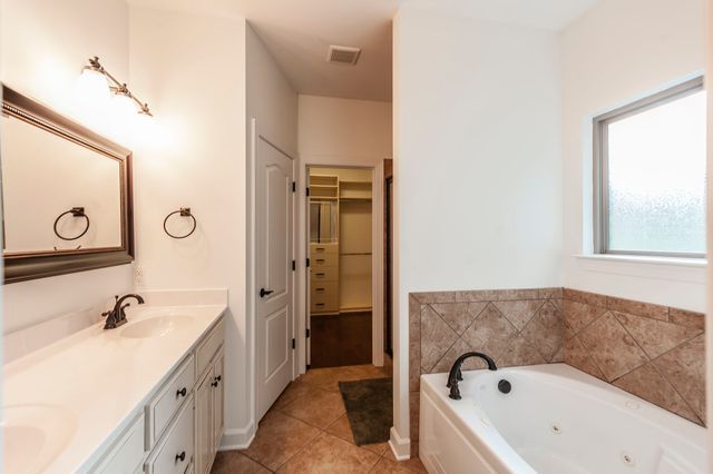 1012 Broughton Pl, Gallatin, TN 37066