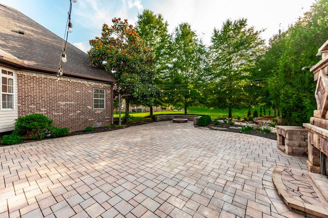 1012 Broughton Pl, Gallatin, TN 37066