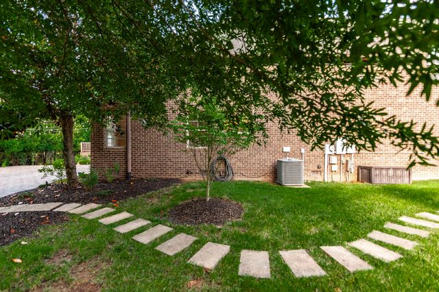 1012 Broughton Pl, Gallatin, TN 37066