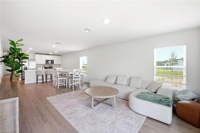 8058 Cedar Key WAY, Lehigh Acres, FL 33971