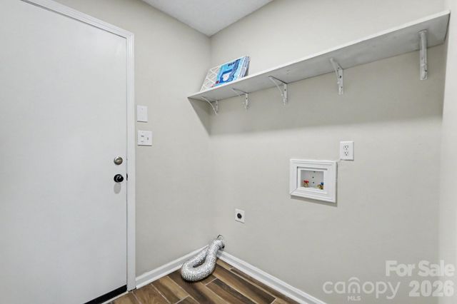 15331 Dehavilland Drive, Charlotte, NC 28278