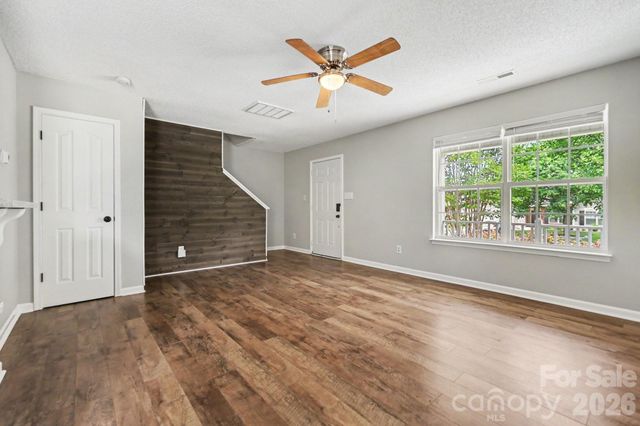 15331 Dehavilland Drive, Charlotte, NC 28278