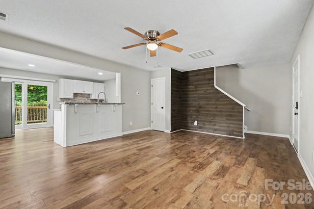 15331 Dehavilland Drive, Charlotte, NC 28278
