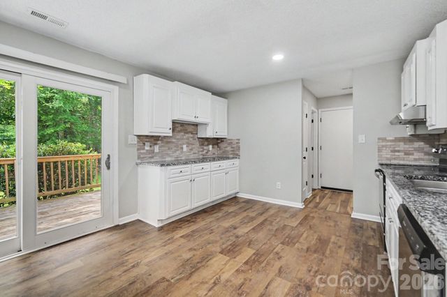 15331 Dehavilland Drive, Charlotte, NC 28278