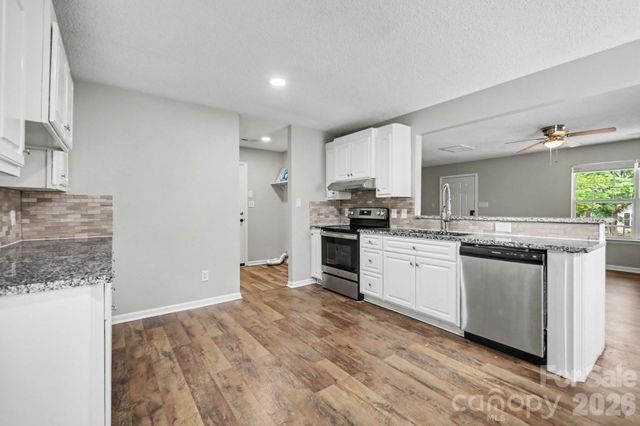 15331 Dehavilland Drive, Charlotte, NC 28278