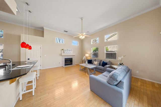 2100 Paramont Way, Modesto, CA 95355