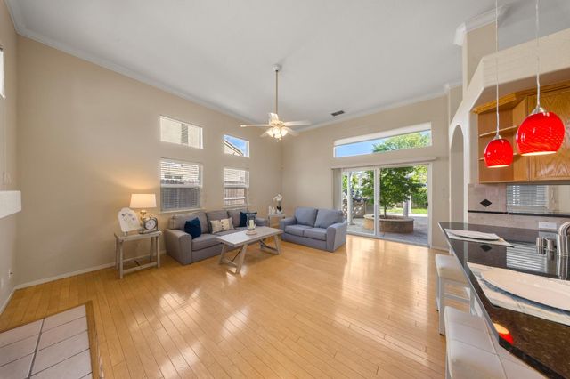 2100 Paramont Way, Modesto, CA 95355