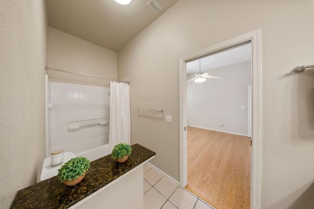 2100 Paramont Way, Modesto, CA 95355