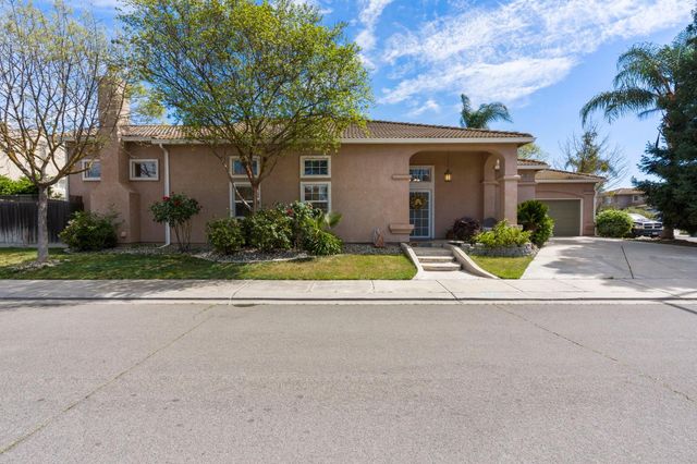 2100 Paramont Way, Modesto, CA 95355