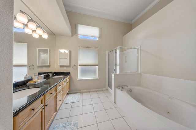 2100 Paramont Way, Modesto, CA 95355