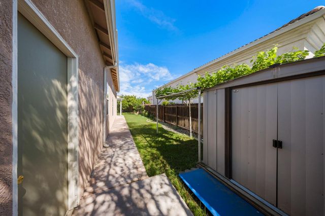 2100 Paramont Way, Modesto, CA 95355