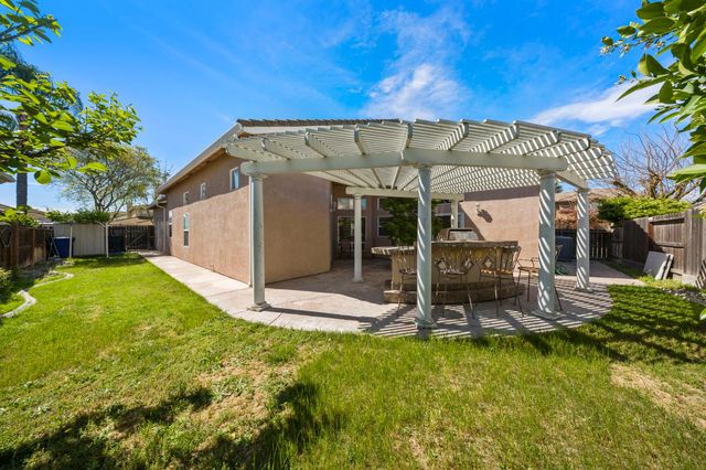 2100 Paramont Way, Modesto, CA 95355