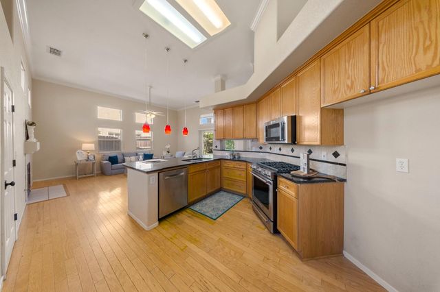 2100 Paramont Way, Modesto, CA 95355