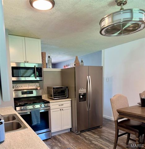 2550 Bonniebrook Drive, Maryland Heights, MO 63043