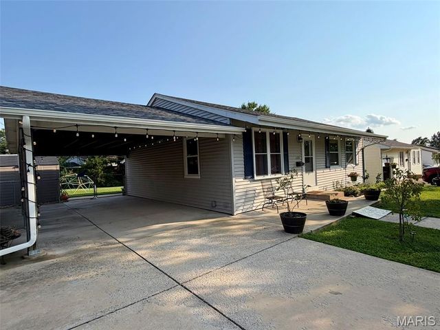 2550 Bonniebrook Drive, Maryland Heights, MO 63043