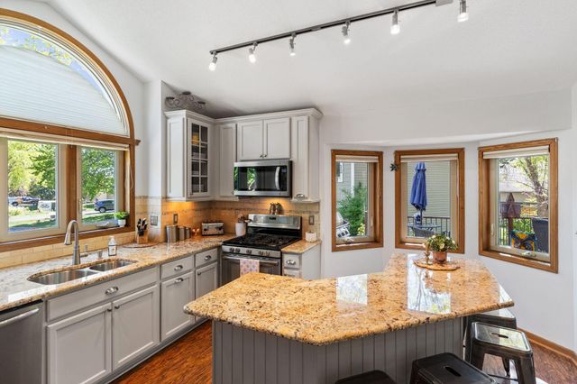 15000 Sunrise Lane, Burnsville, MN 55306