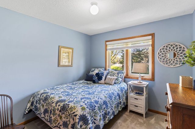 15000 Sunrise Lane, Burnsville, MN 55306