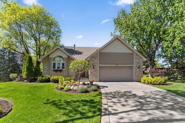 15000 Sunrise Lane, Burnsville, MN 55306