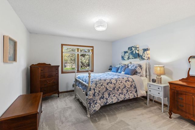 15000 Sunrise Lane, Burnsville, MN 55306