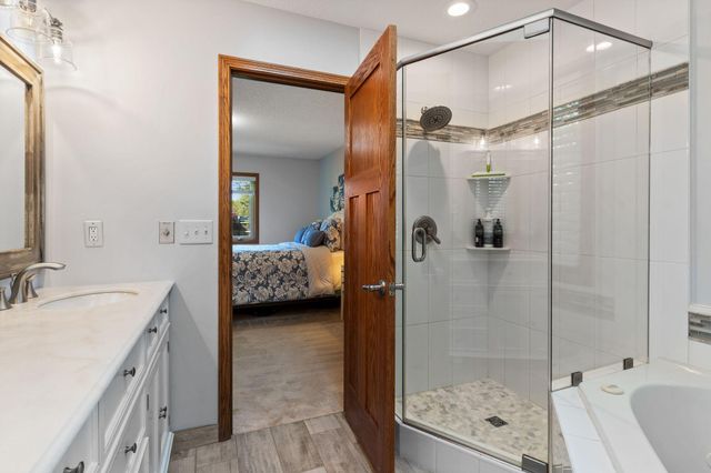 15000 Sunrise Lane, Burnsville, MN 55306
