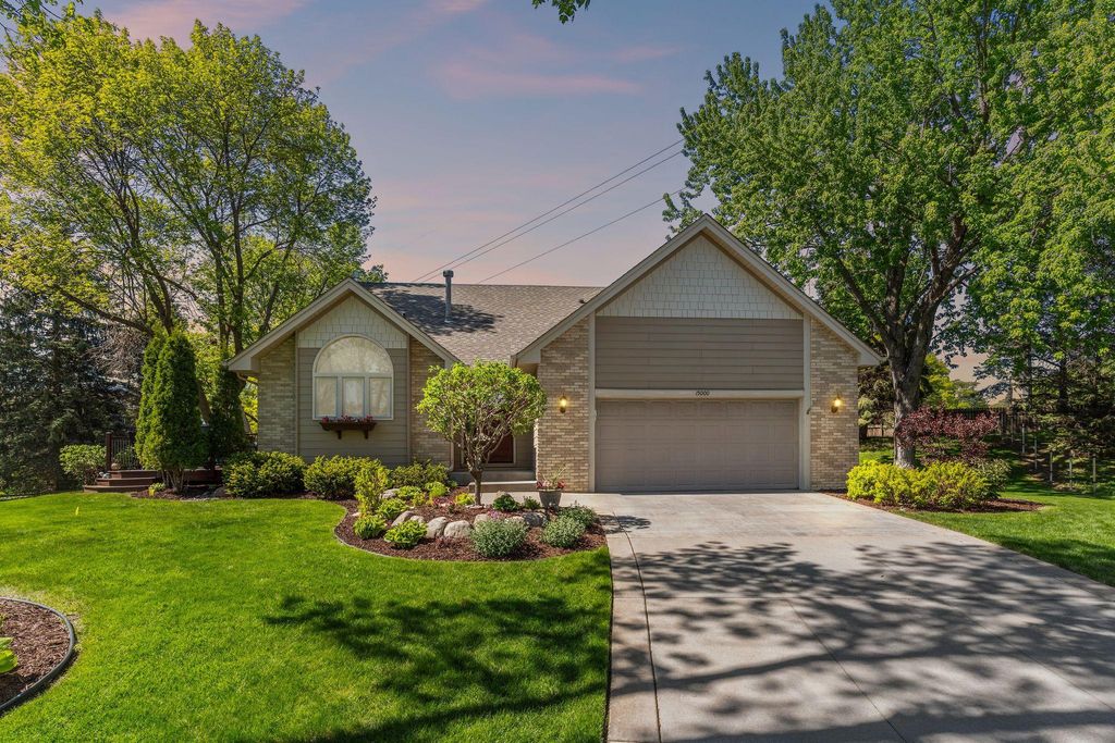 15000 Sunrise Lane, Burnsville, MN 55306