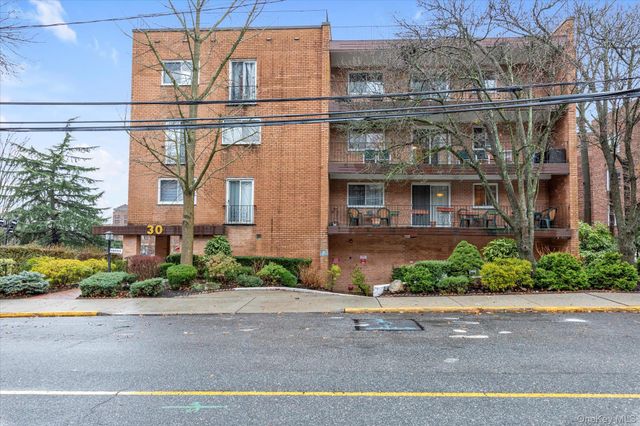 30 Barstow Road 3A, Great Neck, NY 11021