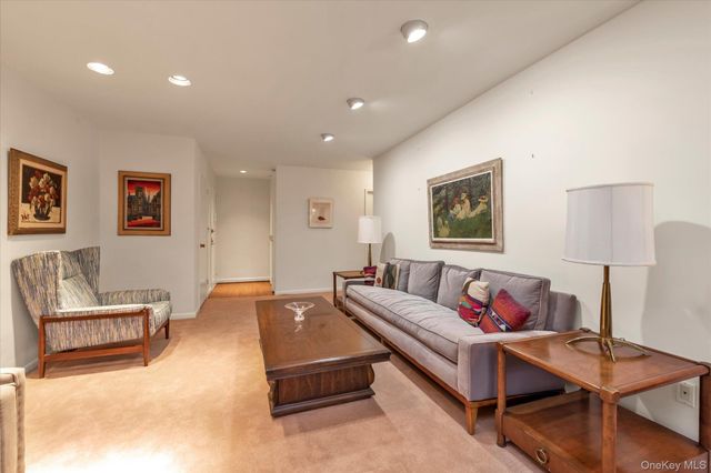 30 Barstow Road 3A, Great Neck, NY 11021