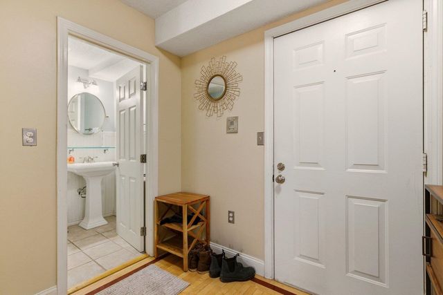 90 Fleet St Apt 5-2, Portsmouth, NH 03801