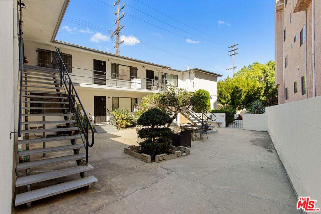 1815 Greenfield Avenue, Los Angeles, CA 90025 — photo 4