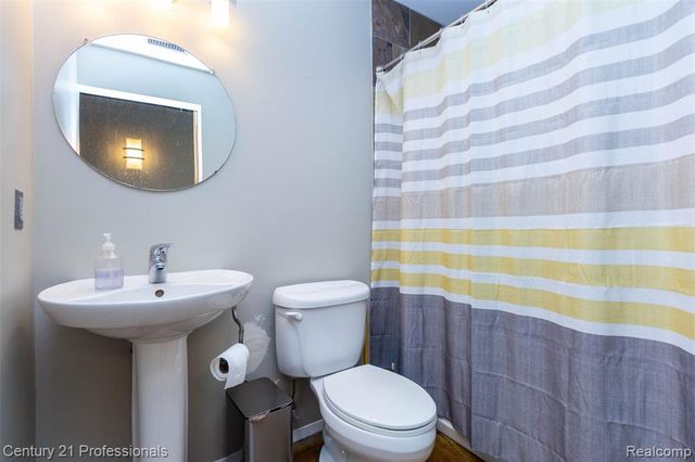 322 E Harrison Avenue 20, Royal Oak, MI 48067