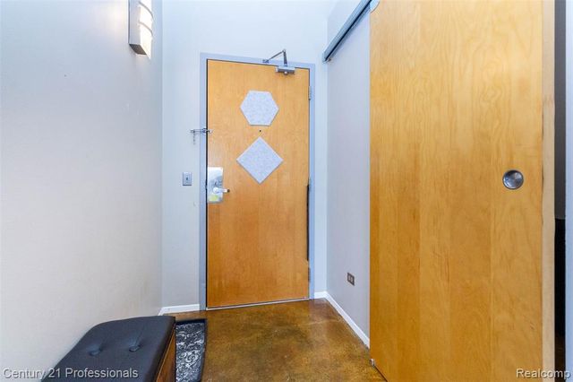 322 E Harrison Avenue 20, Royal Oak, MI 48067