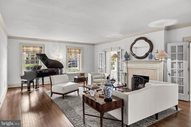 201 E OAK AVE, Moorestown, NJ 08057