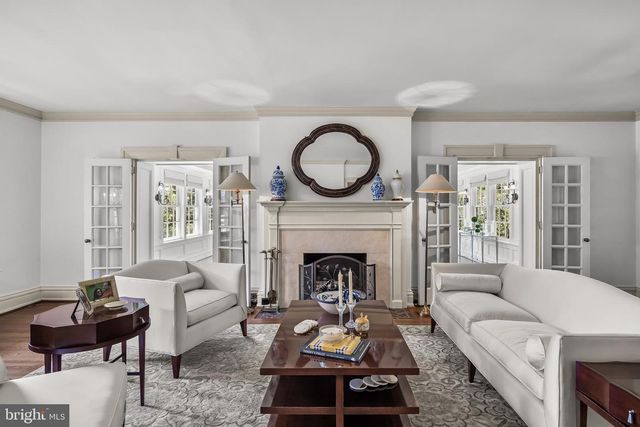 201 E OAK AVE, Moorestown, NJ 08057