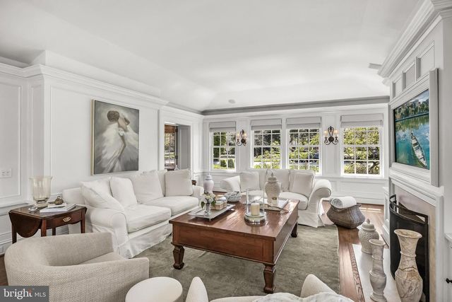 201 E OAK AVE, Moorestown, NJ 08057