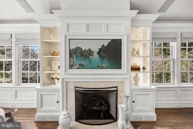 201 E OAK AVE, Moorestown, NJ 08057