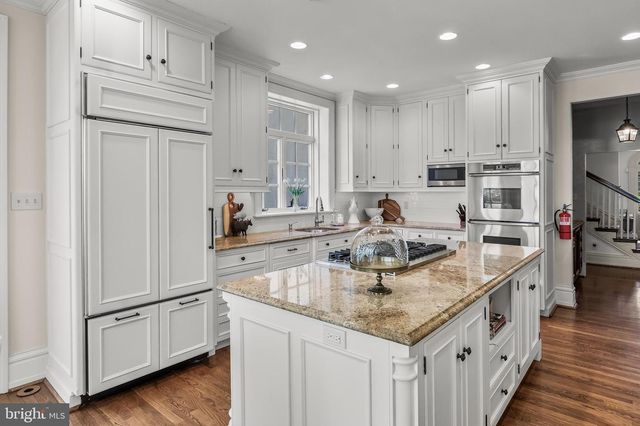 201 E OAK AVE, Moorestown, NJ 08057