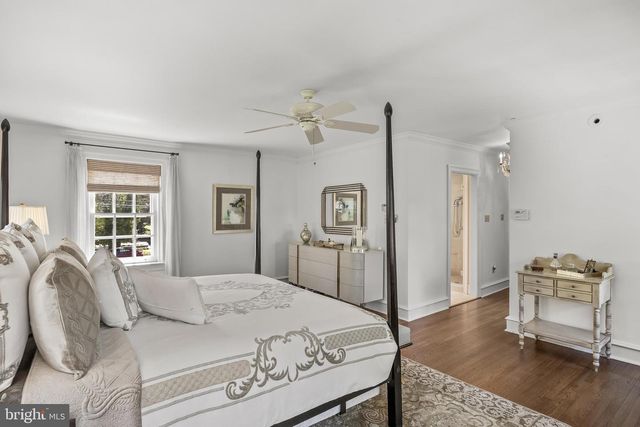 201 E OAK AVE, Moorestown, NJ 08057