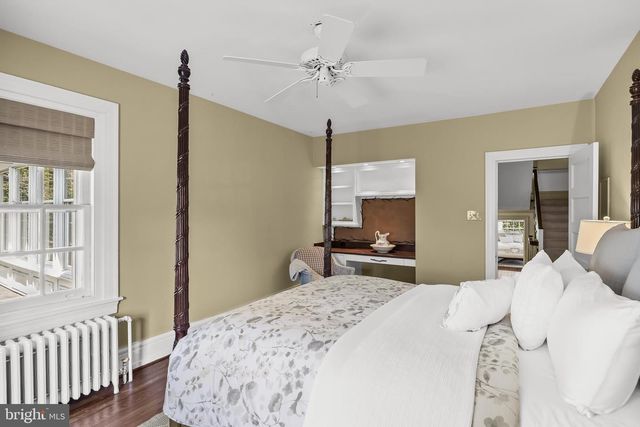 201 E OAK AVE, Moorestown, NJ 08057