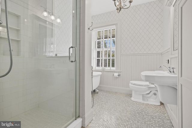 201 E OAK AVE, Moorestown, NJ 08057