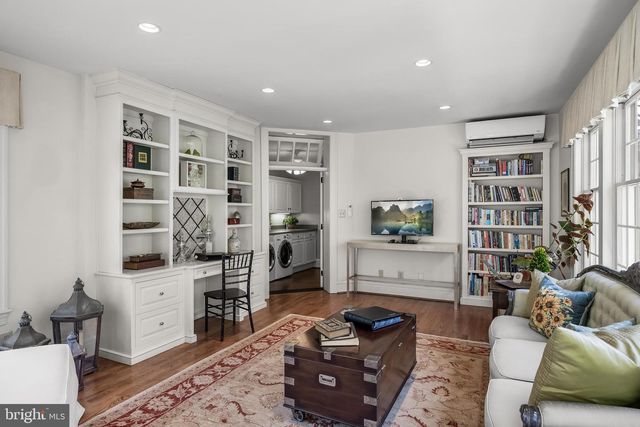 201 E OAK AVE, Moorestown, NJ 08057